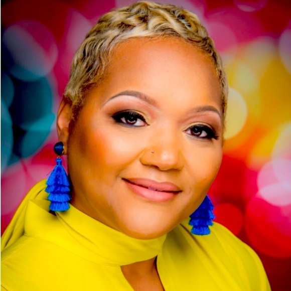 Meet your Posher, Dajuana - Picture 1 of 2